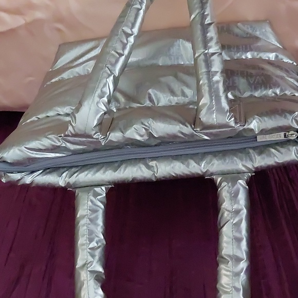 Lise Watier Silver Logo Padded Tote Bag - Picture 8 of 11